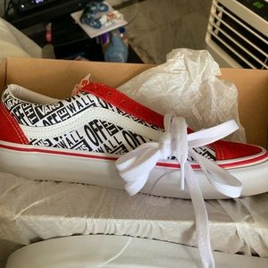 Red and white and black van free t shirt